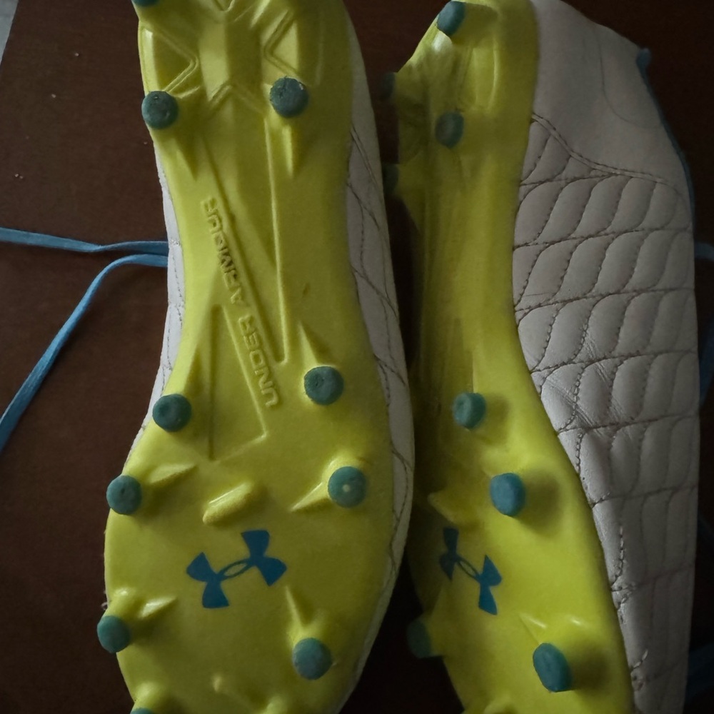 Soccer cleats size 6  Under Armour - Picture 2 of 4